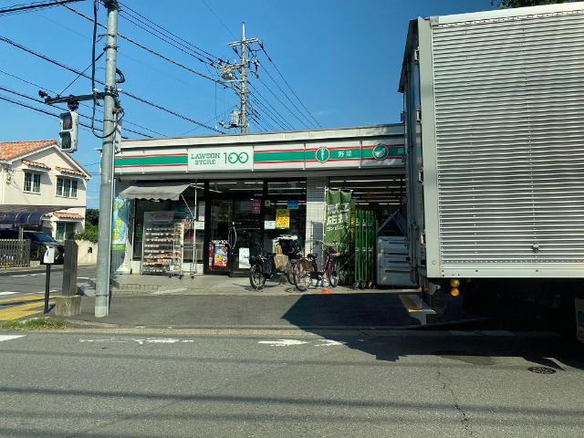 コンビニ　ローソンストア１００日野本町店（コンビニ）まで632m
