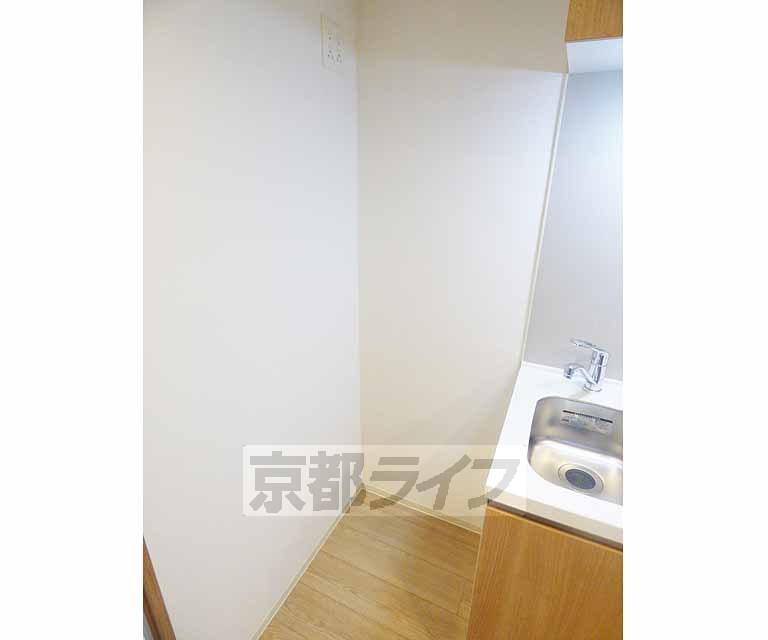 その他部屋・スペース　キッチン横に冷蔵庫が置けます。