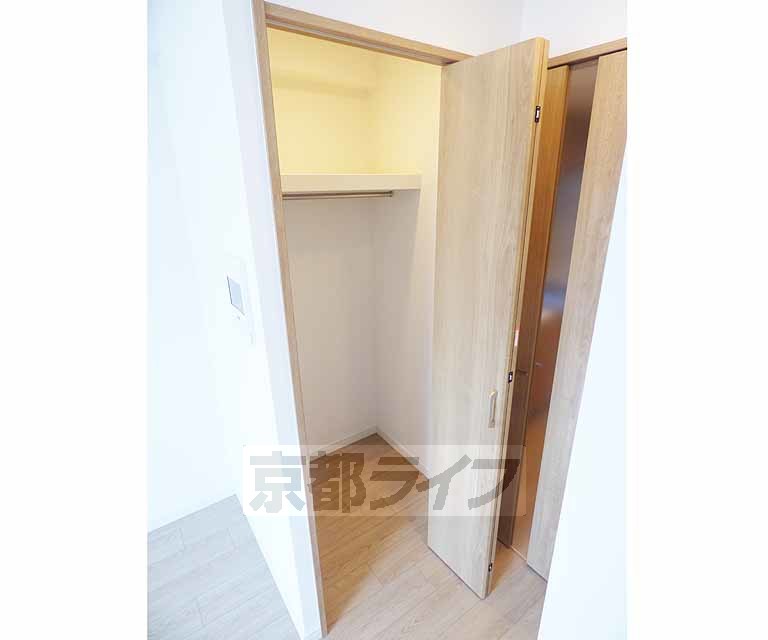 収納　奥行きのあるクローゼットです。