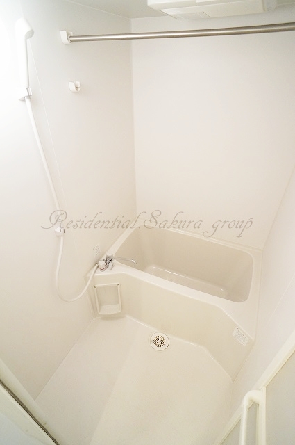 バス・シャワールーム　雨の日でも安心の浴室乾燥機付きです♪