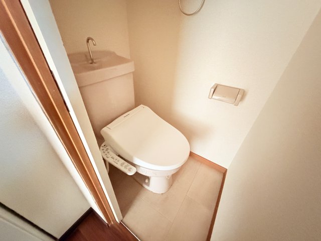 トイレ　同タイプの写真です。