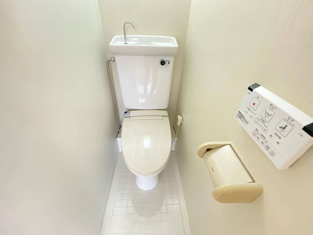 トイレ　温水洗浄便座付き
