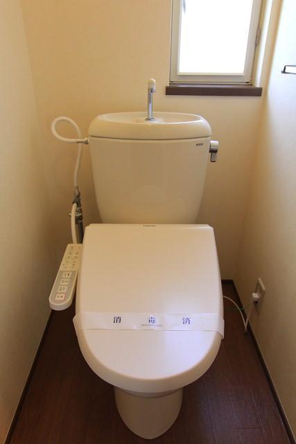 トイレ　トイレは嬉しい温水洗浄便座