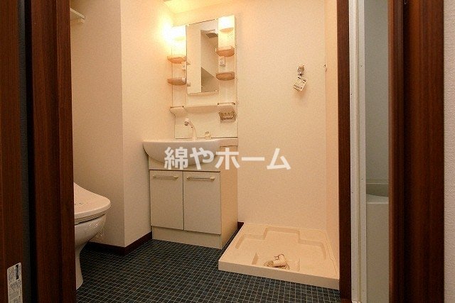 洗面設備　独立洗面台、朝の身支度には欠かせません
