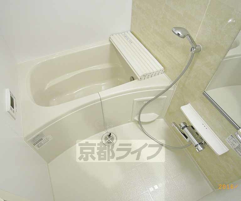 バス・シャワールーム　自動湯沸しも可能なゆったりなお風呂です。