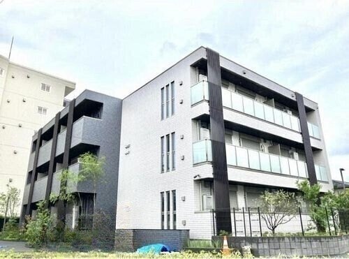 建物外観　外観タイル張りです