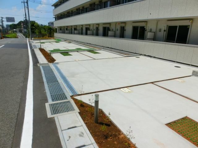 駐車場　広々とした敷地内駐車場