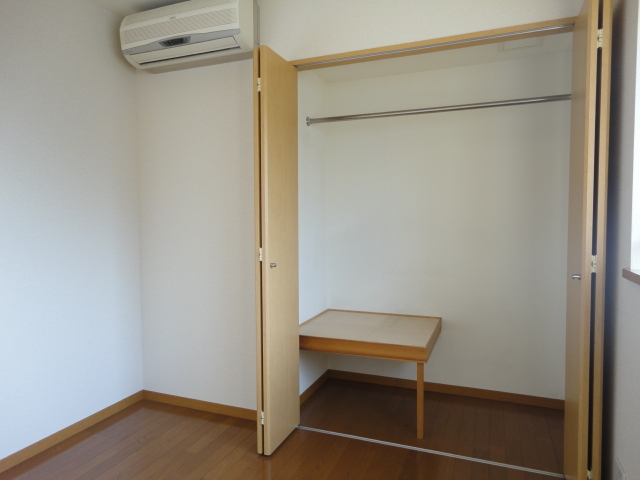収納　増えがちな荷物をスッキリ収納できる大きめクローゼットです♪