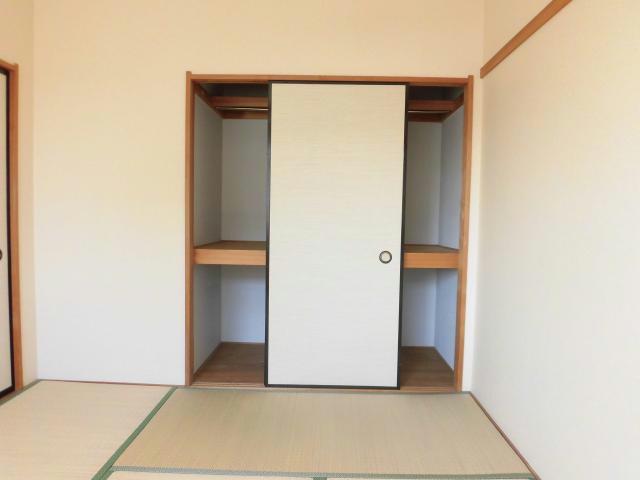 収納　押入