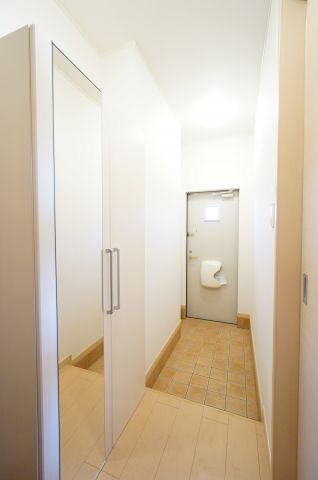 玄関　※同タイプの写真です。