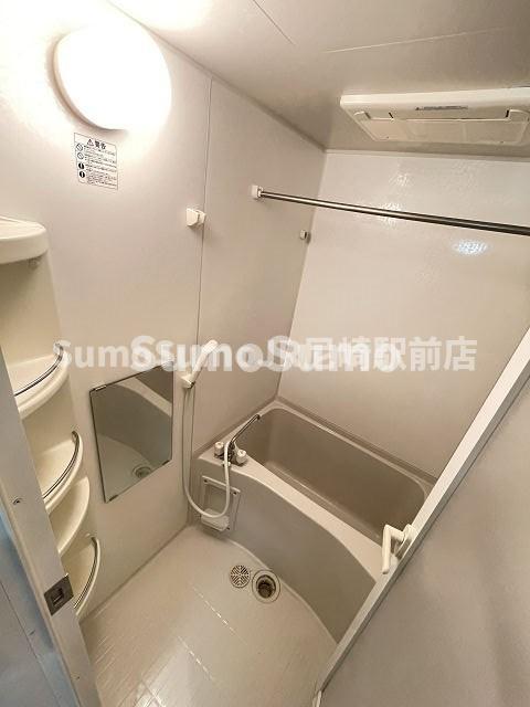 バス・シャワールーム　コンパクトで使いやすいお風呂です