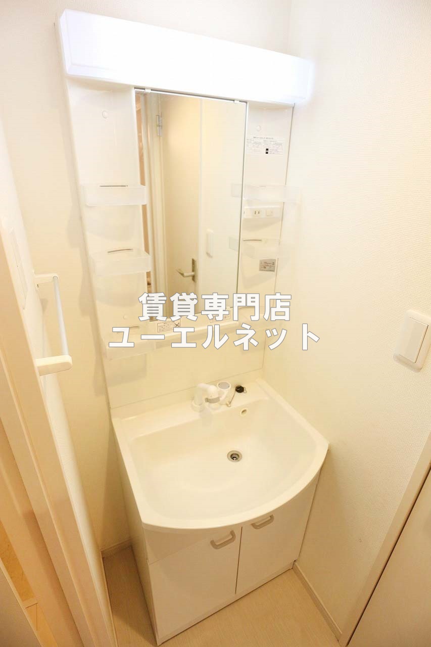 洗面設備　清潔感ある独立洗面台で毎日気持ちよく♪