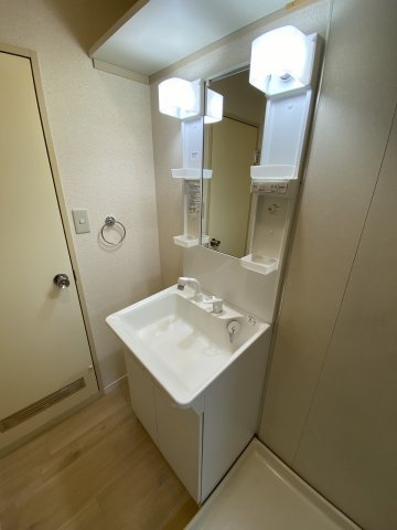 洗面設備　シャンプードレッサーで忙しい朝にも寝癖の付いた頭にも優しい☆