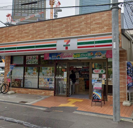 コンビニ　セブンイレブン 梅田スカイビル東店（コンビニ）まで370m