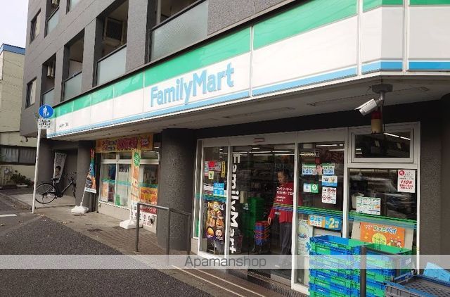 コンビニ　ファミリーマート 高井戸西一丁目店（コンビニ）まで300m