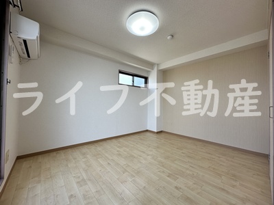 居室・リビング　こちらの居間で趣味の時間をお楽しみください