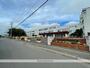 中学校　釧路市立鳥取西中学校（中学校）まで879m