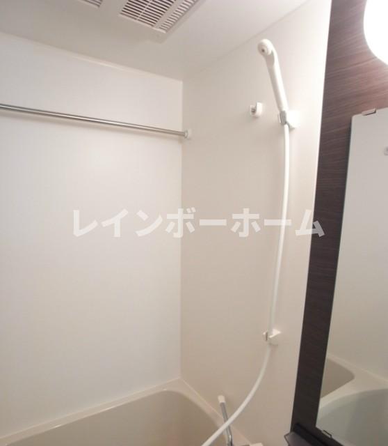 バス・シャワールーム　落ち着いた空間のお風呂です