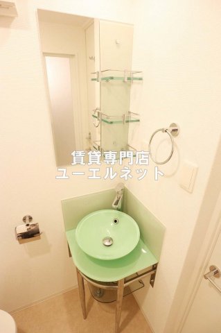 洗面設備　清潔感ある独立洗面台で毎日気持ちよく♪