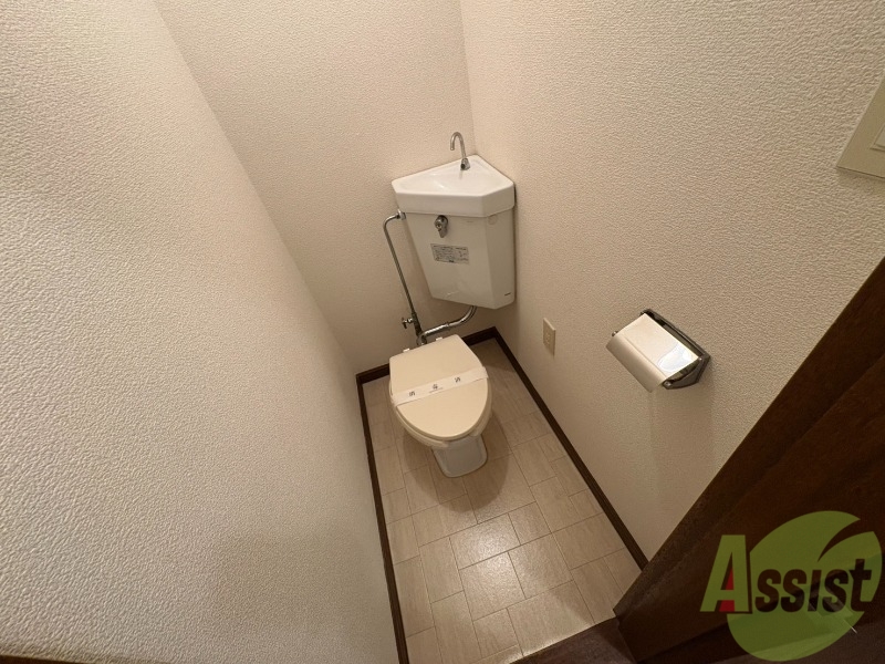 トイレ　こちらはトイレです。清潔感があり、安心して使用できます。