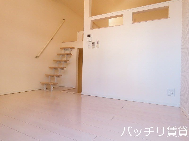 居室・リビング　別号室の画像の為、現状を優先いたします