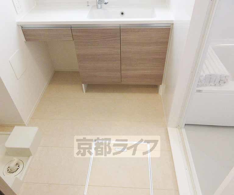 洗面設備　脱衣所もゆとりがあります。