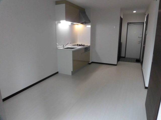居室・リビング　白基調の清潔感あるお部屋です。
