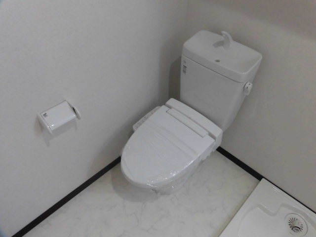 トイレ　ウォシュレット付きのトイレです。