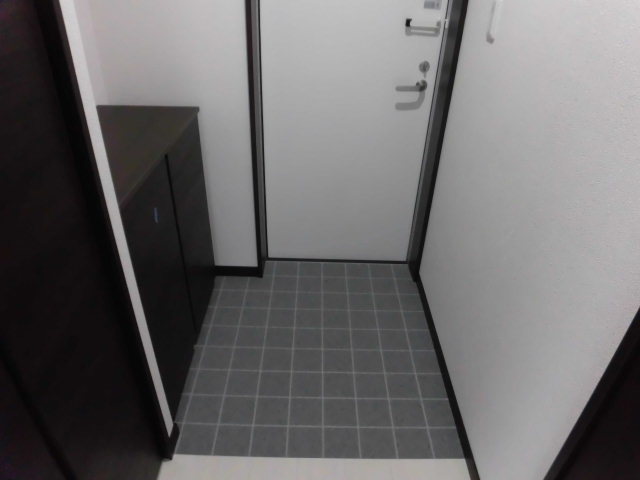 玄関　下駄箱付きの玄関です。