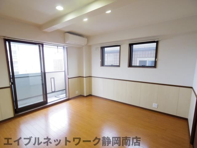 その他設備　おしゃれな居間です