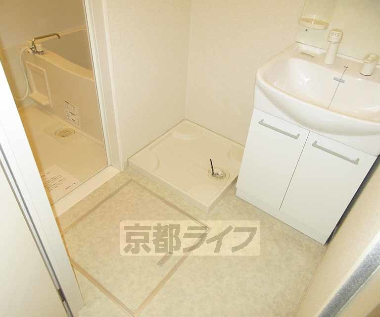 洗面設備　脱衣所も広い
