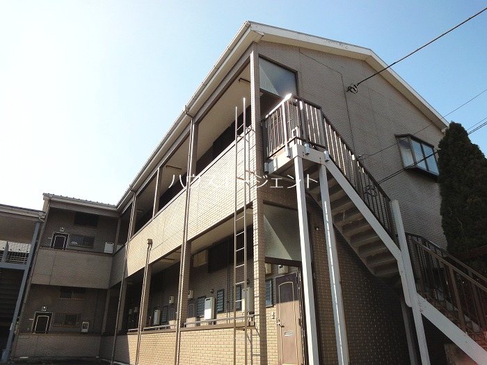 建物外観　スーパー至近の立地です。