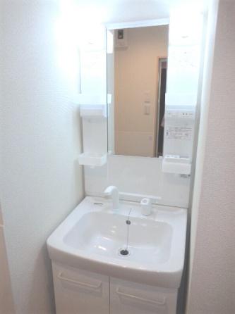 洗面設備　収納しやすいシャンプードレッサー