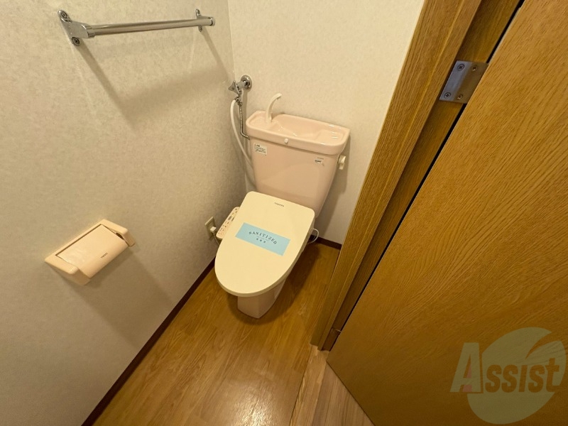 トイレ　ウォシュレット付きのトイレです。シャワートイレは日本の宝。