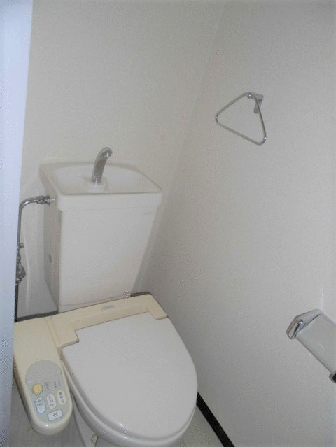 トイレ　落ち着いた色調のトイレです♪