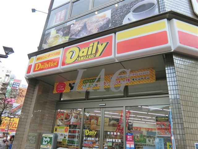 コンビニ　デイリーヤマザキ本八幡駅南口店（コンビニ）まで174m