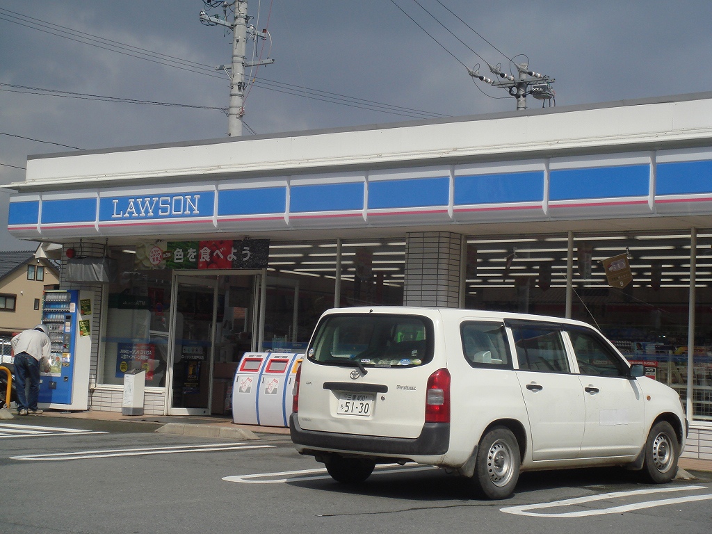 コンビニ　ローソン津一身田店（コンビニ）まで480m