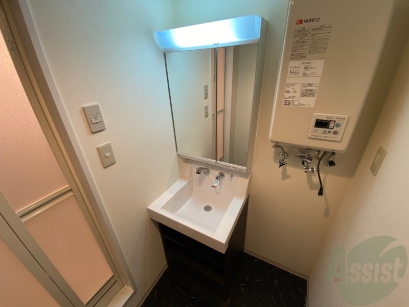 洗面設備　シャンプードレッサー。身支度はここでばっちりですね。