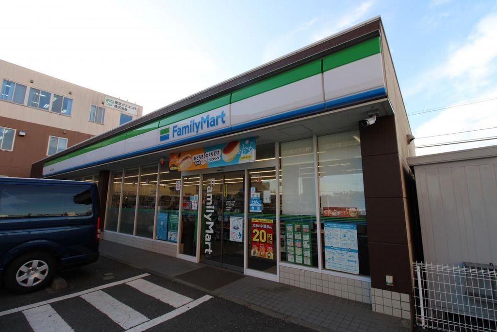 コンビニ　ファミリーマート磯子三丁目店（コンビニ）まで1060m