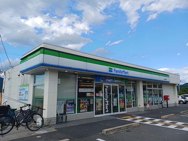 コンビニ　ファミリーマート亀岡河原町店（コンビニ）まで635m