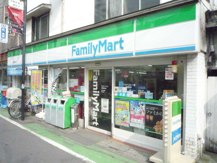 コンビニ　ファミリーマート（コンビニ）まで450m