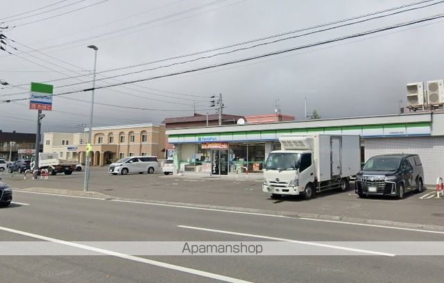 コンビニ　ファミリーマート（コンビニ）まで100m