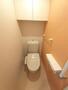 トイレ　落ち着いた色調のトイレです