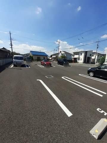 駐車場　駐車場に車を止められます