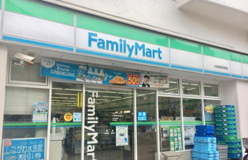 コンビニ　ファミリーマート大森海岸駅東店（コンビニ）まで322m