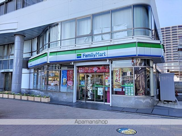 コンビニ　ファミリーマート（コンビニ）まで240m