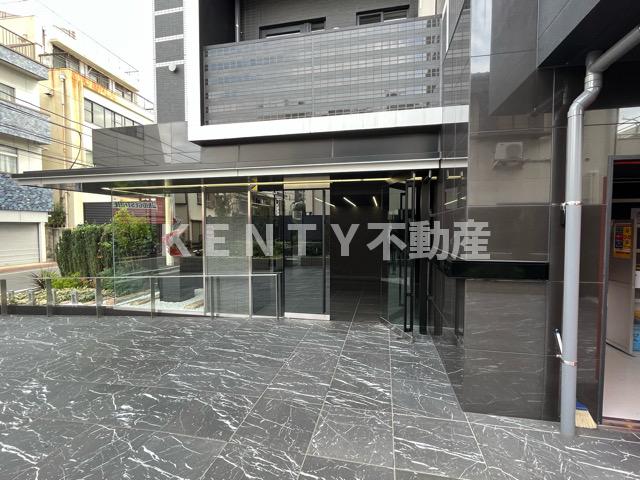 エントランス　落ち着いたエントランスです