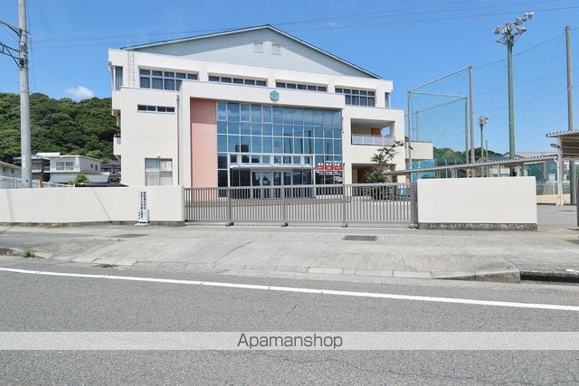 中学校　津田中学校（中学校）まで589m