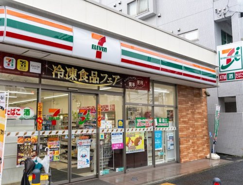 コンビニ　セブンイレブン 横浜東白楽駅南店（コンビニ）まで30m