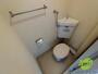 トイレ　こちらはトイレです。清潔感があり、安心して使用できます。
